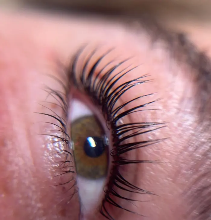 Rehaussement de cils en détail, Sahyla