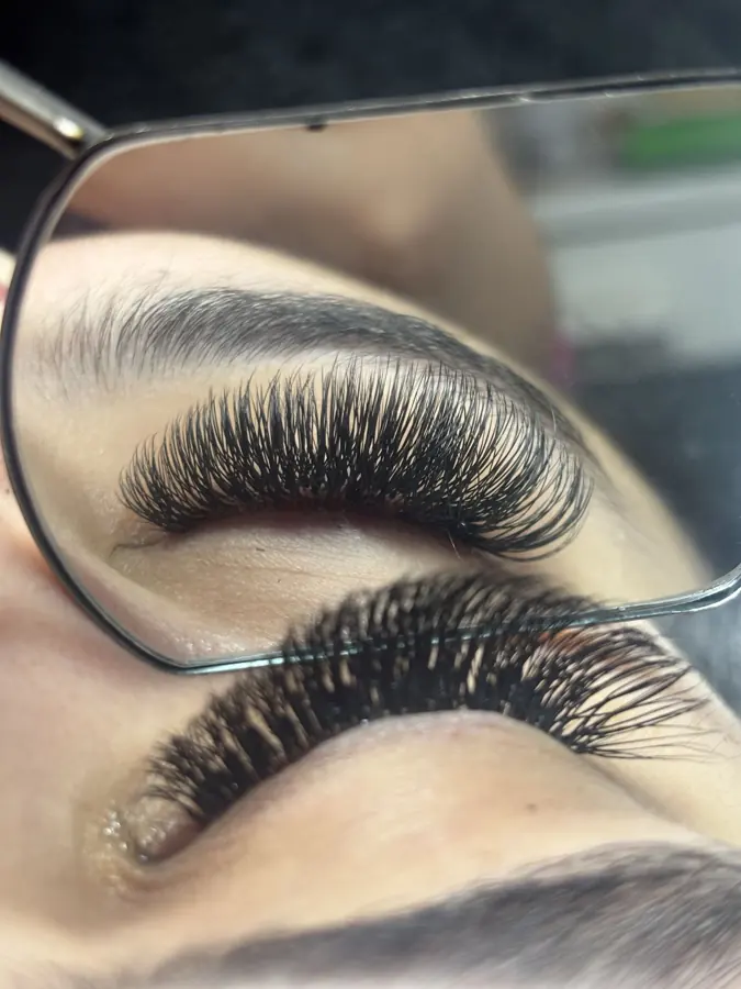 Extensions de cils chez Sahyla